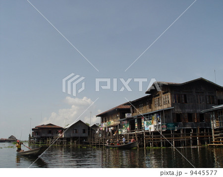 岸辺の集落(インレー湖/ミャンマー) 岸辺の集落(インレー湖/ミャンマー) 9445577