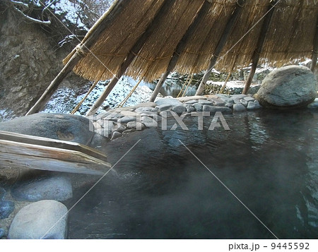 冬でも露天風呂がいねぇ 9445592