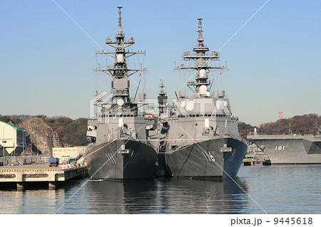 護衛艦「おおなみ」「てるづき」「ひゅうが」の入港風景 9445618