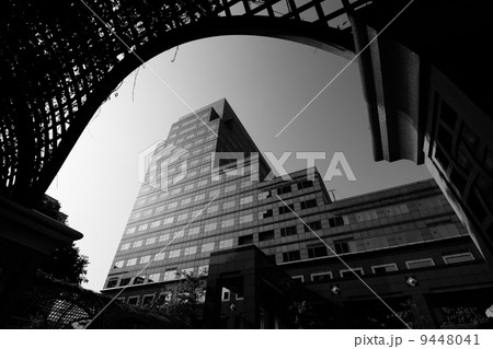 black and white cityscape 9448041