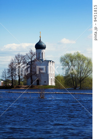 Church of the Intercession on River Nerl in flood 9451815