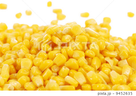 Tasty yellow grains of corn. 9452635
