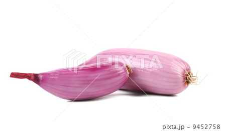 Red onion bulbs. 9452758