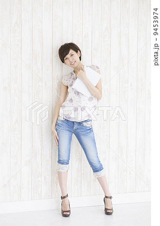若い女性 9453974