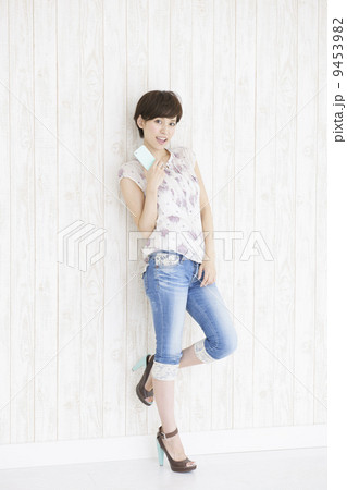 若い女性 9453982