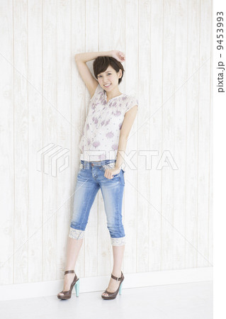 若い女性 9453993