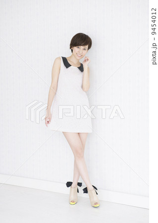若い女性 若い女性 9454012