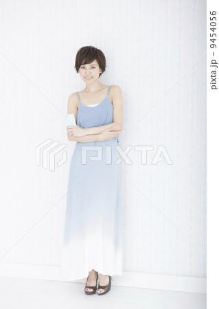 若い女性 9454056