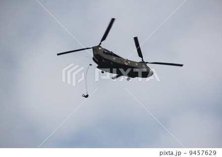 降下訓練（CH-47ヘリコプターからの降下） 9457629