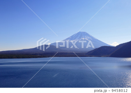 Mount Fuji from Lake Motosu in Nakanokura Mount Fuji from Lake Motosu in Nakanokura 9458012