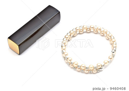 Pearl bracelet ,necklace and listick Pearl bracelet ,necklace and listick 9460408