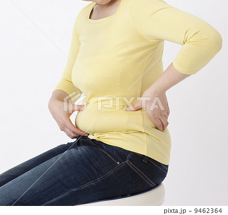 体型に悩む女性 体型に悩む女性 9462364