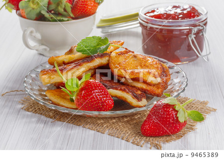 Fritters with strawberry jam and fresh strawberries 9465389