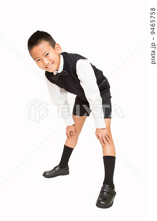 中腰の男の子（正装）　 9465758