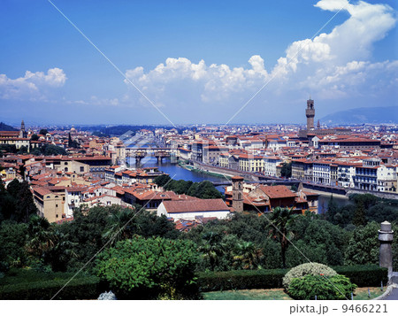 ミケランジェロ広場からのフィレンツェの街の眺め 9466221