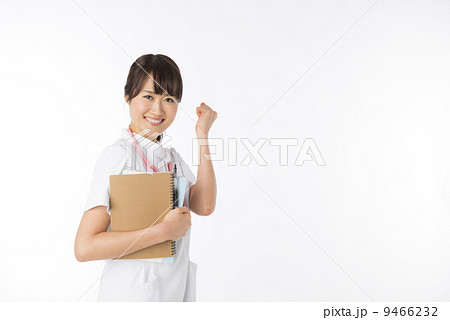 白衣の女性 9466232