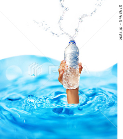 Human hand holding a bottle of water 9468620