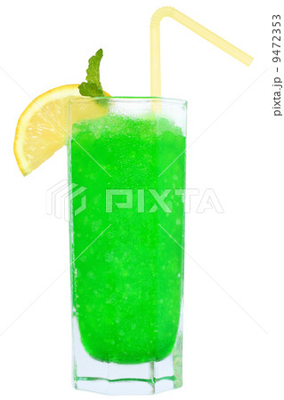 Cocktail with crushed ice 9472353