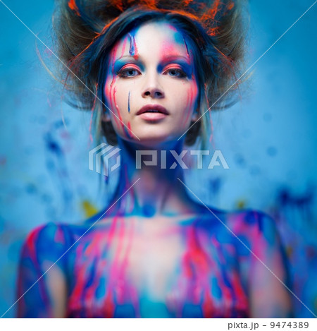 Young woman muse with creative body art and hairdo 9474389