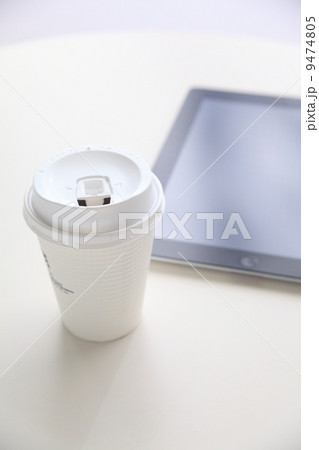 コーヒーとタブレットの画像 9474805