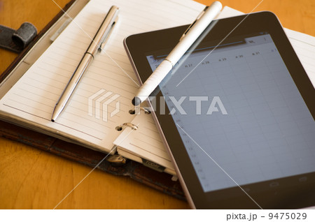 タブレットとシステム手帳 9475029