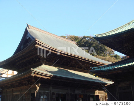 鎌倉建長寺と青空の風景 9475100