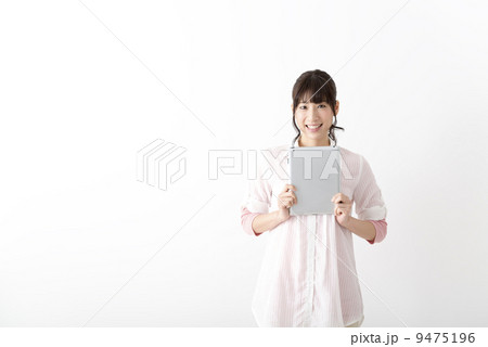 若い女性 タブレット 若い女性 タブレット 9475196