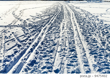 ski trails in snowy field in winter day 9475402