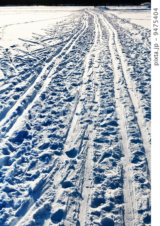 ski runs in snowy field in winter day 9475404