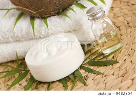 Coconut oil for alternative therapy 9482354