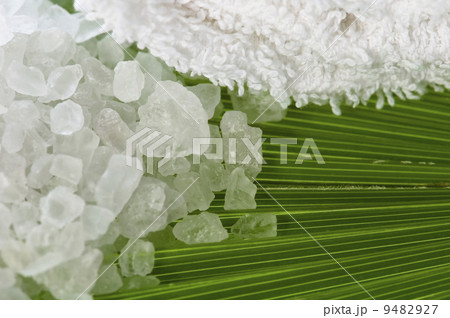 bath salt and palm leaf 9482927