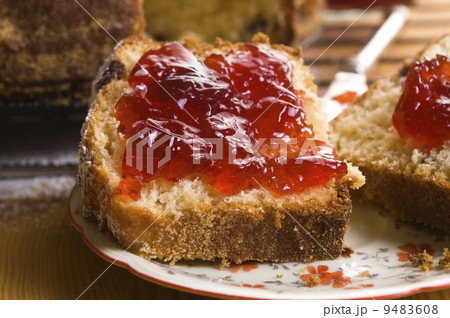 Traditional Polish Cake with apple marmelade 9483608