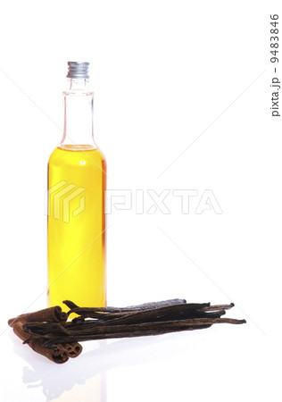 bath oil with spices 9483846