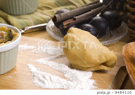 Plum tart ingredients Plum tart ingredients 9484110