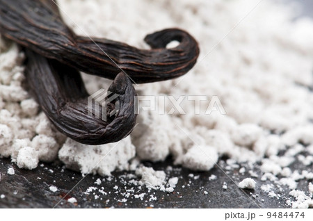 vanilla beans with aromatic sugar 9484474
