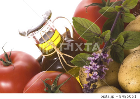 cut fresh herbs and vegatables 9485051