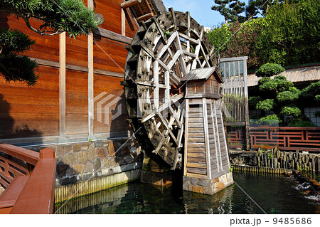 wooden waterwheel 9485686