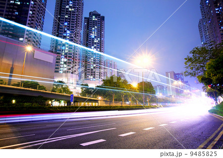 Traffic in city at night 9485825