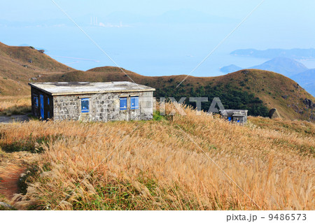 house on mountain 9486573