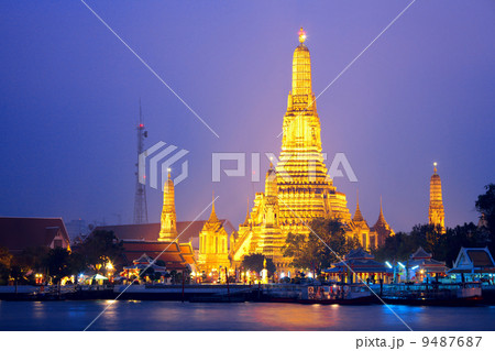 Wat Arun in Bangkok at night 9487687