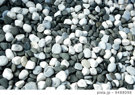 round peeble stones 9488098