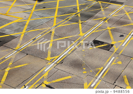 Road junction in city 9488556
