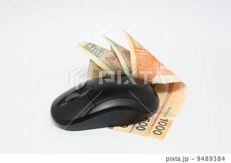 Using money online by mouse Using money online by mouse 9489384