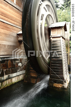 wooden waterwheel 9489665