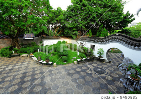Traditional Chinese garden 9490885