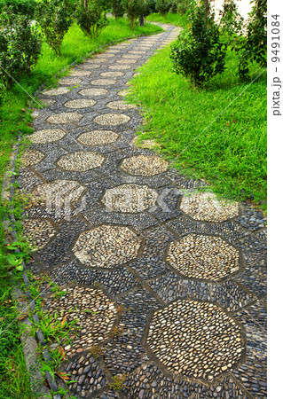 path in chinese garden 9491084