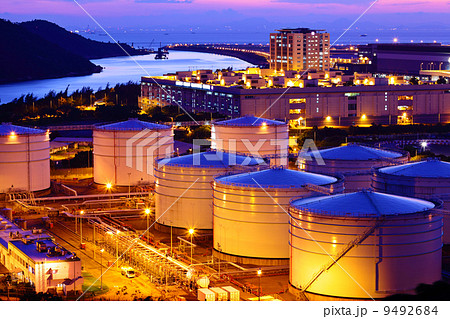 Oil tank during sunset Oil tank during sunset 9492684