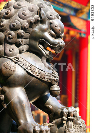 chinese lion statue chinese lion statue 9493852