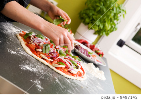 Pizza Making Detail 9497145