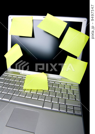 Sticky Note on Computer 9497547